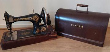 Antieke Singer Naaimachine met Koffer beschikbaar voor biedingen
