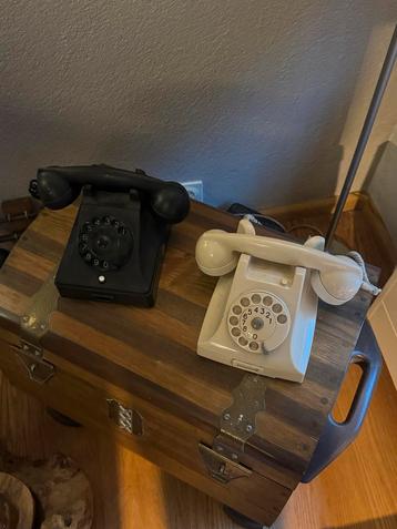 2 Oude PTT Telefoons - Vintage Collectie beschikbaar voor biedingen