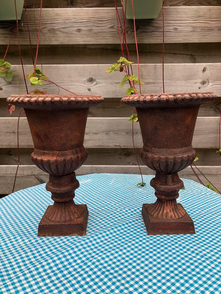 Gietijzeren louvre vazen - 2 stuks / Kerst, Tuin en Terras, Tuinvazen, Ophalen