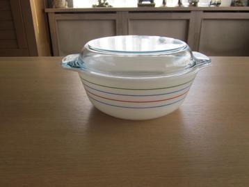 Pyrex opaal glas witte ovenschaal met deksel D22,5cm bij25,5 beschikbaar voor biedingen