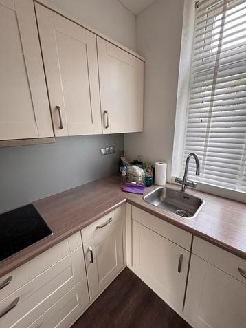 Complete Keuken met inbouwapparatuur beschikbaar voor biedingen