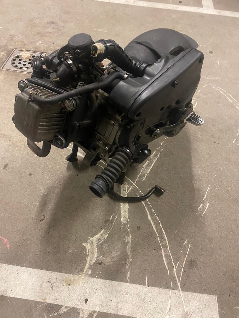 Piaggio blok 80cc 4t2v (MAG WEG IN ONDERDELEN), Ophalen, Zo goed als nieuw, Blok