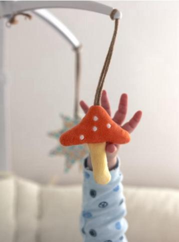 GEZOCHT GRATIS babyspeelgoed box mobile activiteitenboog etc beschikbaar voor biedingen