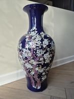 Aziatische vaas XXL formaat van bloemen van Cornelis!, Huis en Inrichting, Ophalen