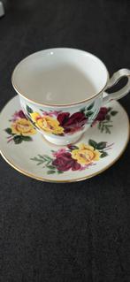 Bone China - Queen Anne kop en schotel, Ophalen of Verzenden, Zo goed als nieuw, Porselein, Kop en/of schotel