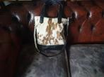 Lederen handtas met koeienhuid, Sieraden, Tassen en Uiterlijk, Tassen | Damestassen, Ophalen of Verzenden, Zo goed als nieuw, Handtas