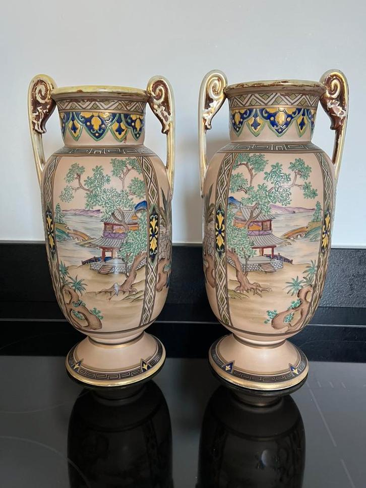 2 Japanse vazen, 33cm hoog, handbeschilderd, Antiek en Kunst, Antiek | Vazen, Ophalen