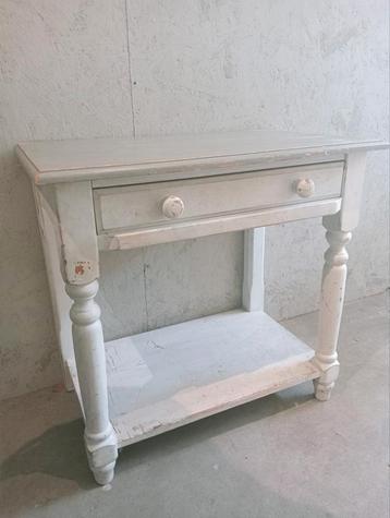 Vintage grenen tafeltje met lade, ook opknappertje beschikbaar voor biedingen