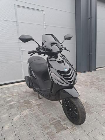 Piaggio Zip 4T Scooter Glans Zwart FULL OPTION 45km/u (Brom) beschikbaar voor biedingen