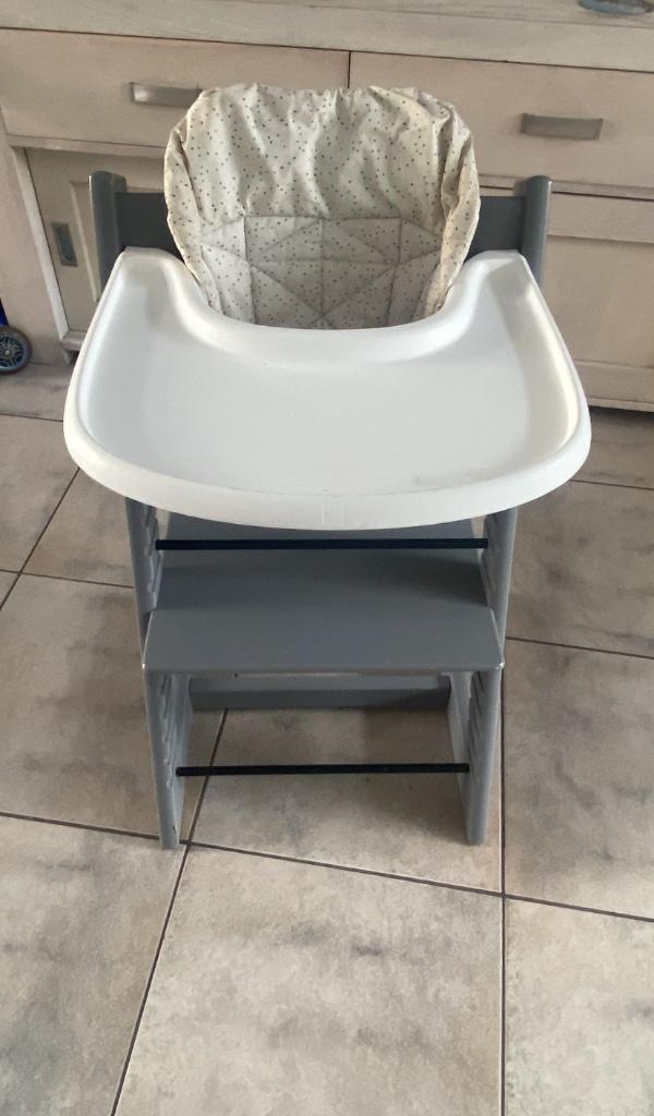Kinderstoel stokke trip trap incl babyset,kussen,blad, Kinderen en Baby's, Kinderstoelen, Zo goed als nieuw, Meegroeistoel, Aanschuifbaar
