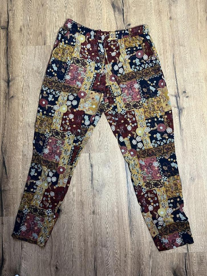 Only gekleurd zomer broekje maat L, Kleding | Dames, Broeken en Pantalons, Zo goed als nieuw, Maat 42/44 (L), Overige kleuren