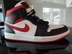 Air Jordan 1 Mid - Stijlvolle Sneakers, Ophalen of Verzenden, Zo goed als nieuw, Zwart