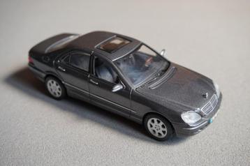 Mercedes W220 S500 1998 Maisto 1/43 beschikbaar voor biedingen