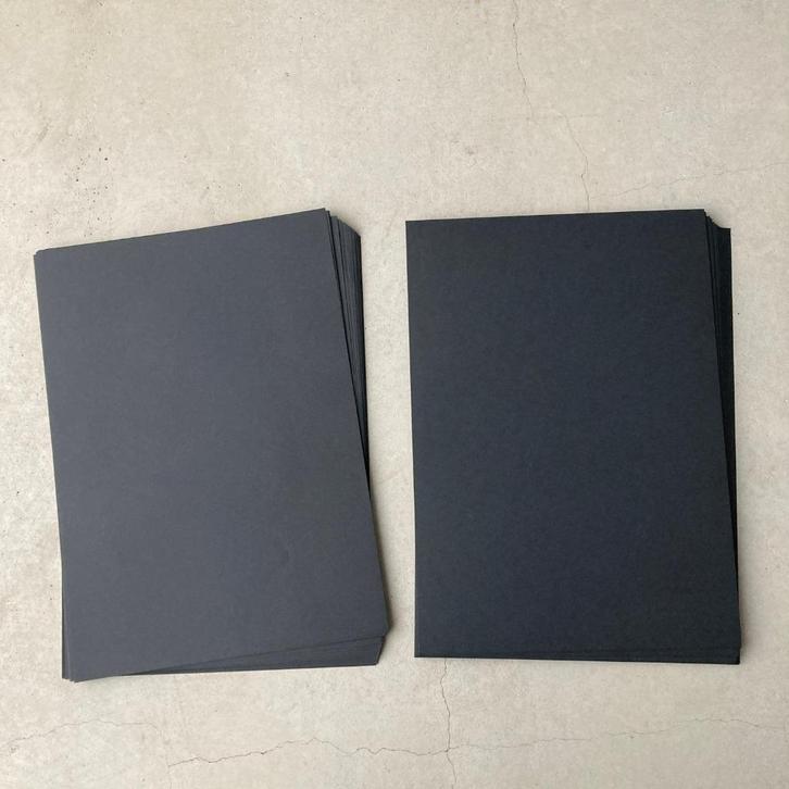 Zwart A4 papier in twee diktes, 65 vellen, Hobby en Vrije tijd, Tekenen, Zo goed als nieuw, Papier, Schets- of Tekenboek, Ophalen of Verzenden