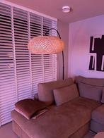 Mooie Vloerlamp met Gebogen Design, Huis en Inrichting, Lampen | Vloerlampen, Ophalen of Verzenden, Zo goed als nieuw, Metaal