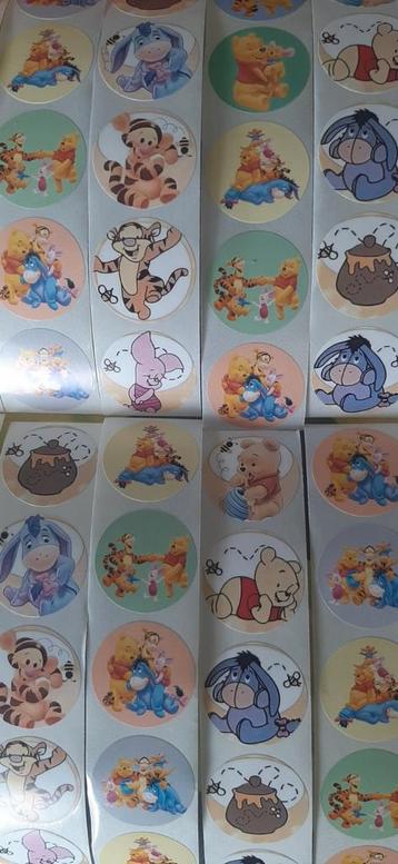 Nr.  141 :  80 stuks Poeh en vriendjes stickers  2,5 cm. beschikbaar voor biedingen