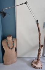 Aparte sfeer lamp met hout
Tot de knik is de hoogte 159 cm, Ophalen, Zo goed als nieuw, Hout, 150 tot 200 cm