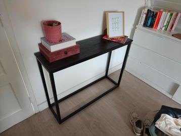 Zwarte side table metalen voet en houten blad beschikbaar voor biedingen