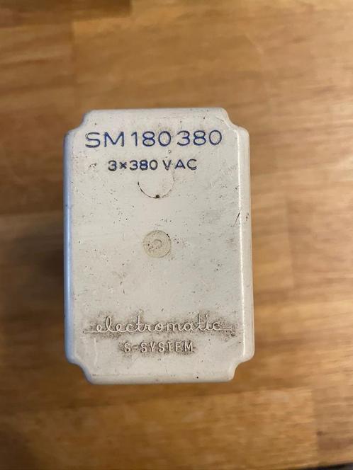 Electromatic S-system SM 180 380 Relay, Hobby en Vrije tijd, Elektronica-componenten, Gebruikt, Ophalen of Verzenden
