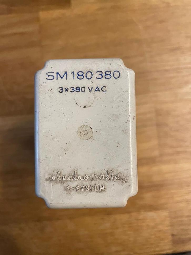 Electromatic S-system SM 180 380 Relay, Hobby en Vrije tijd, Elektronica-componenten, Gebruikt, Ophalen of Verzenden