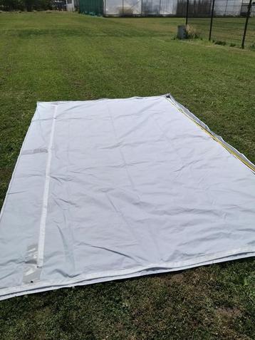Caravan Luifel (2,4m diep x 3,6m breed), zonder stokken beschikbaar voor biedingen