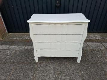 1 leuke ouder model wit houten ladekast met 4 laden beschikbaar voor biedingen