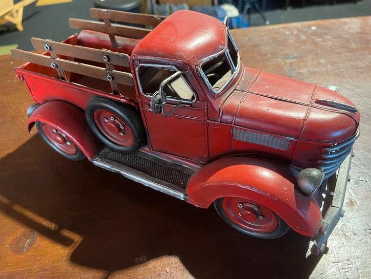 Vintage Rode Truck Model - Decoratie, Hobby en Vrije tijd, Modelbouw | Auto's en Voertuigen, Gebruikt, Truck, Groter dan 1:32