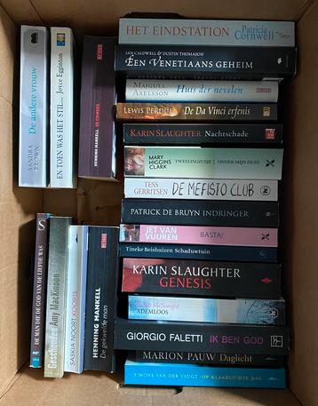 2 Dozen met 46 THRILLERS ( Scandinavië USA EU NL) beschikbaar voor biedingen