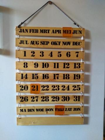 12x houten kalender. ideaal voor een gepersonaliseerd cadea beschikbaar voor biedingen