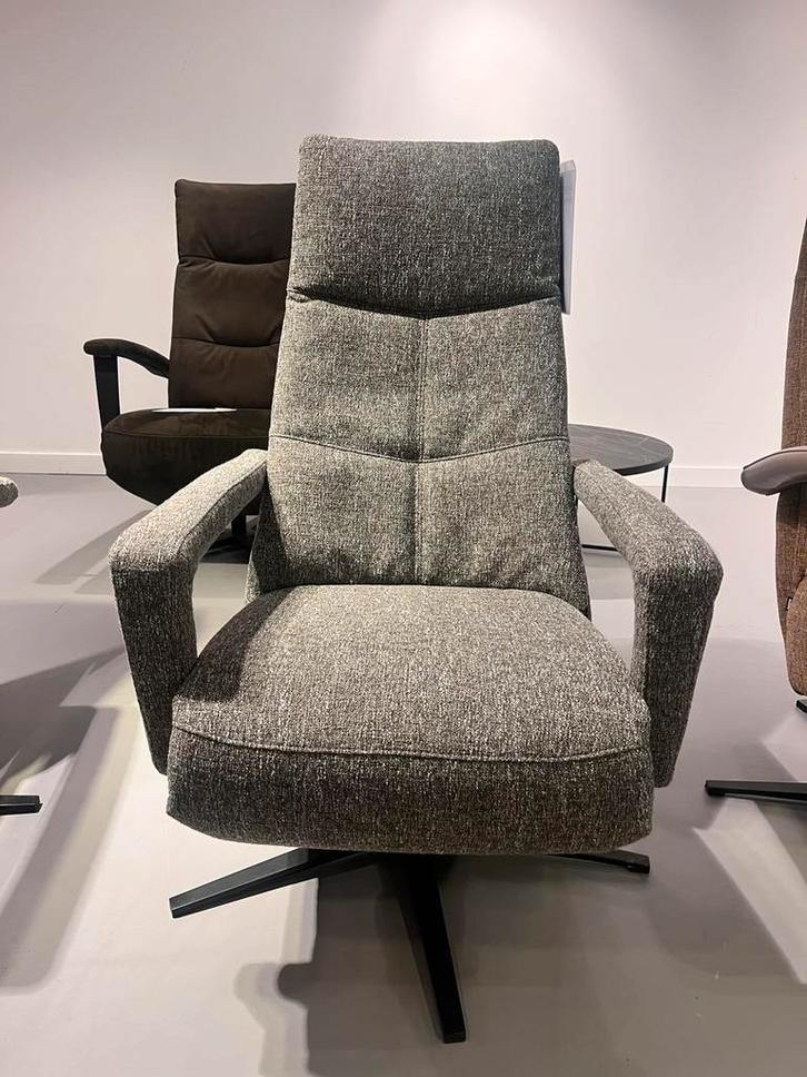 Montel relaxfauteuil Sustain voor €1349,-, Huis en Inrichting, Fauteuils, Zo goed als nieuw, 50 tot 75 cm, 75 tot 100 cm, Ophalen