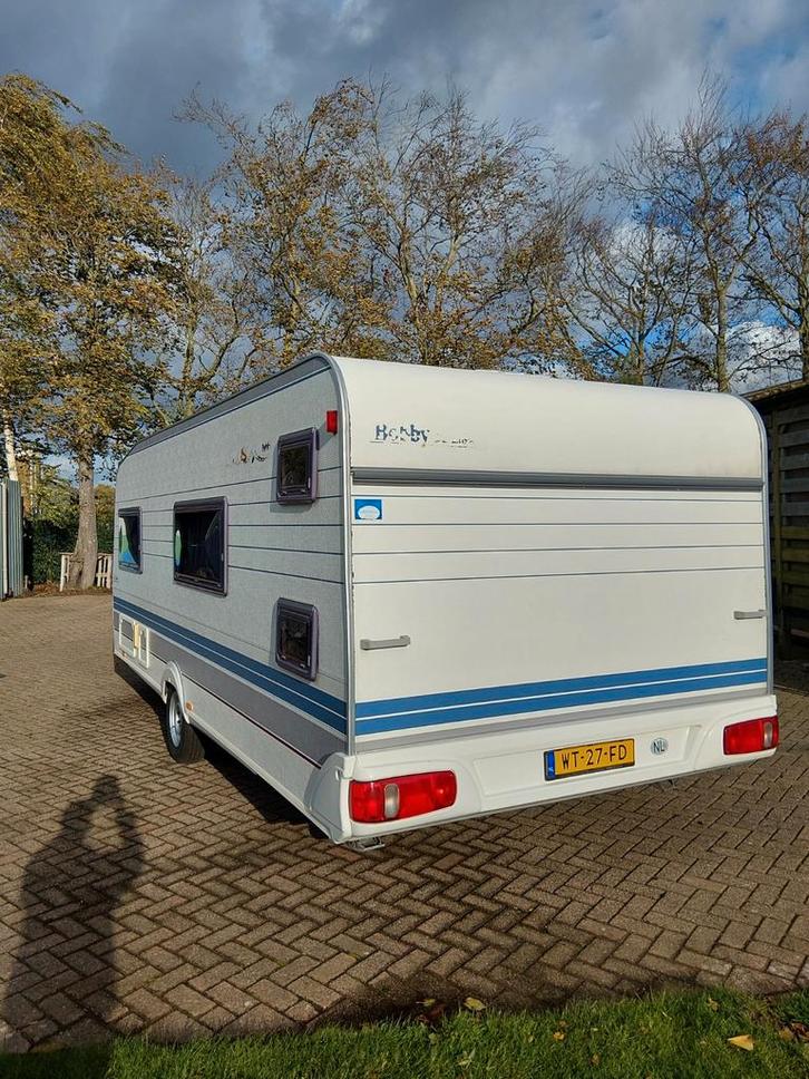 Hobby 560 kmfe de luxe, Caravans en Kamperen, Caravans, Particulier, tot en met 6, 1250 - 1500 kg, Standaardzit, Hobby, Omvormbare zithoek