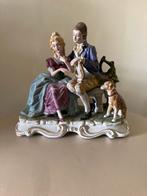 Porseleinen Beeldje Elegant Paar met Hond Antiek Decoratie, Ophalen of Verzenden
