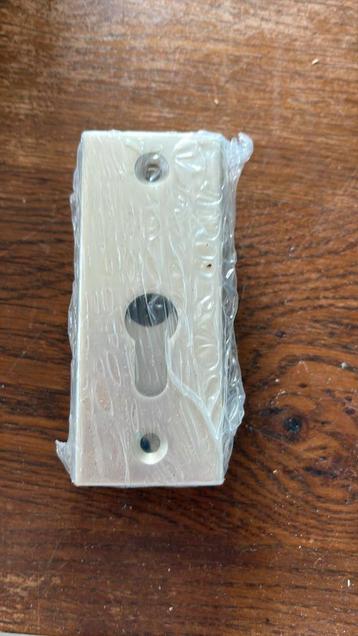 Korstschild 2x beschikbaar voor biedingen