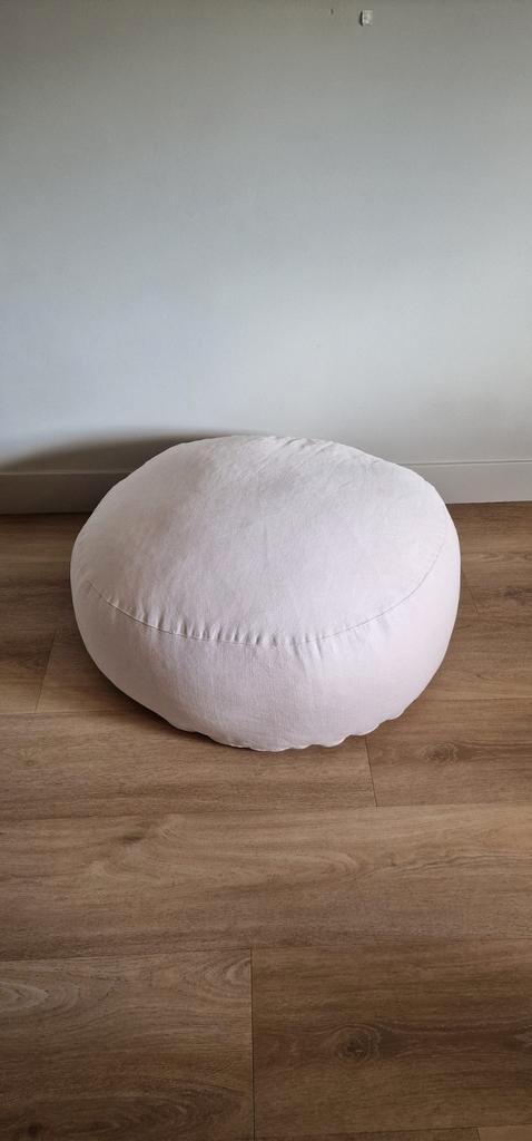 Poef zachtroze van Coco-Mat, Huis en Inrichting, Banken | Voetenbanken en Poefen, Zo goed als nieuw, Rond, Ophalen
