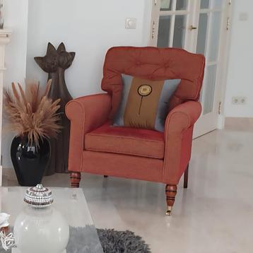 Prachtige engelse fauteuil in antiek rood beschikbaar voor biedingen