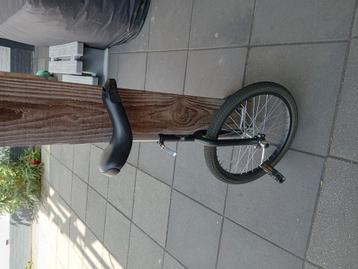 Nieuwe  eenwieler beschikbaar voor biedingen