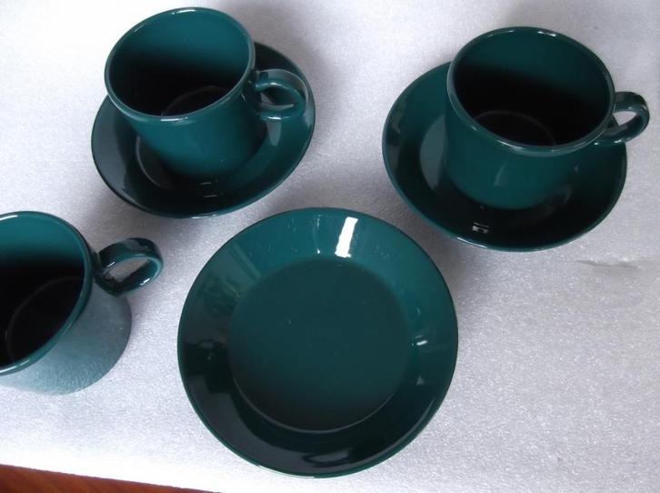 3 Arabia Teema kop en schotels 70 jaren uit Finland, Huis en Inrichting, Keuken | Servies, Gebruikt, Kop(pen) en/of Schotel(s)