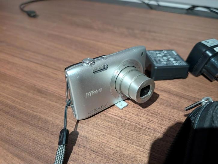Nikon Coolpix S3300 (incl. Accessoires), Audio, Tv en Foto, Fotocamera's Digitaal, Gebruikt, Compact, Nikon, 4 t/m 7 keer, Ophalen
