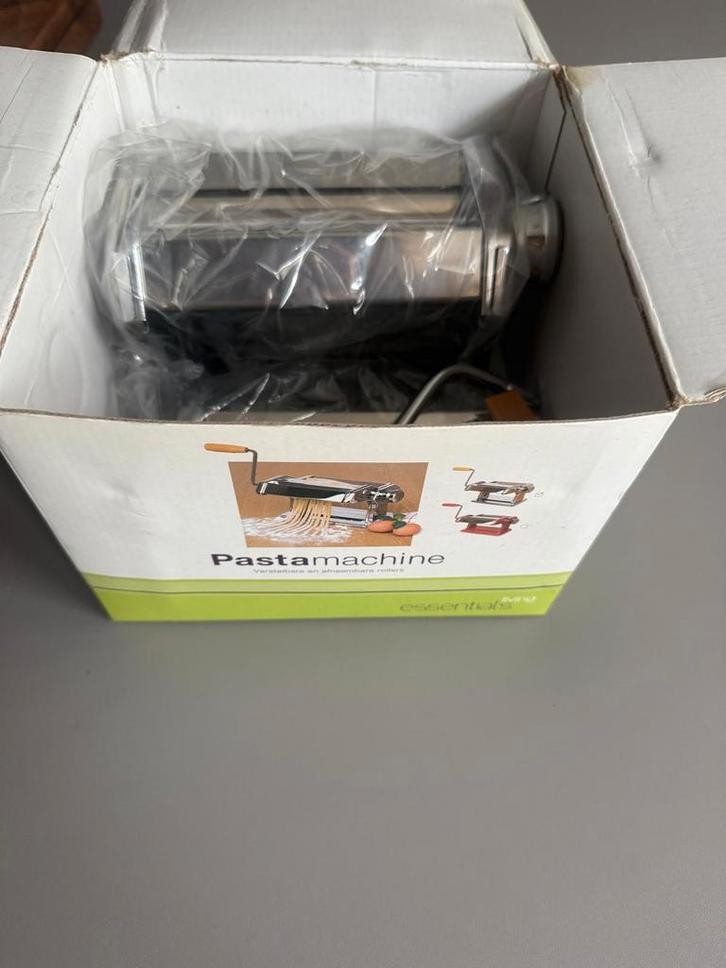 Essentials Pastamachine - Nieuw in doos!, Huis en Inrichting, Keuken | Keukenbenodigdheden, Nieuw, Ophalen