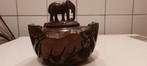 Aziatische houten pot met olifant, Ophalen of Verzenden