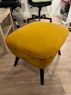 Sara hocker op poten velvet oker, Ophalen, Hout, 50 tot 75 cm, Zo goed als nieuw
