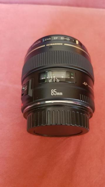 Canon EF 85mm lens F1.8