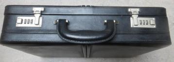 Leren attaché/diplomatenkoffer beschikbaar voor biedingen