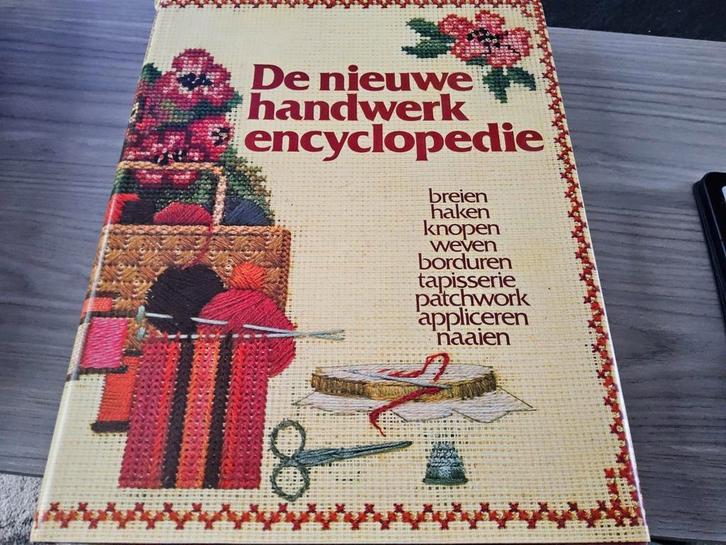 De Nieuwe Handwerkencyclopedie, nu 10 euro, Boeken, Hobby en Vrije tijd, Gelezen, Ophalen of Verzenden