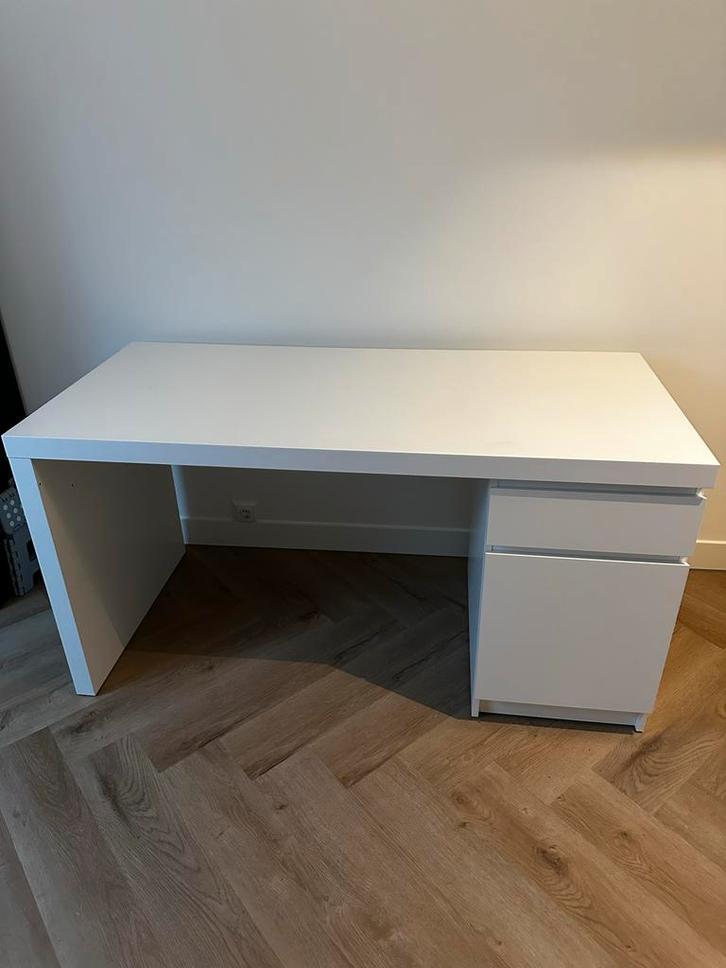IKEA MALM Bureau 140x60 cm - Perfect voor Thuiswerken!, Huis en Inrichting, Bureaus, Zo goed als nieuw, Bureau, Ophalen of Verzenden