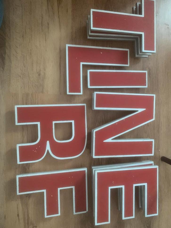 12 letters aangeboden, Huis en Inrichting, Woonaccessoires | Wanddecoraties, Zo goed als nieuw, Ophalen of Verzenden