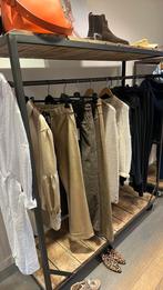 Kledingrek, ijzer met steenschotten als plank, Ophalen, Met wielen, Gebruikt