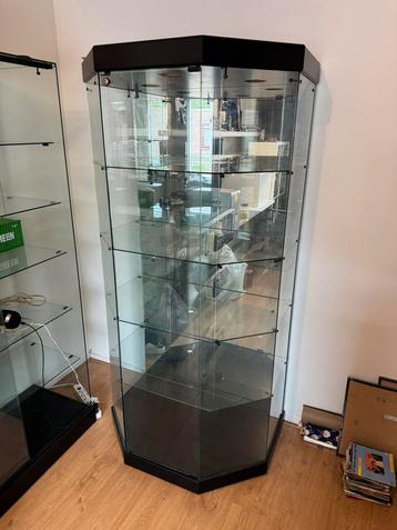 Vitrinekast glas met spiegel 59x91x184 beschikbaar voor biedingen