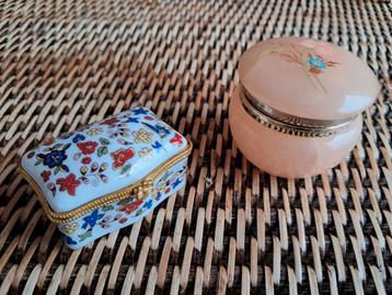 Verschillende vintage pillen/sieraden doosjes.  beschikbaar voor biedingen