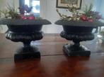 Franse gietijzeren (tuin) vaasje, bloempot  2 stuks, Tuin en Terras, Bloempotten, Gebruikt, Metaal, Overige vormen, Tuin